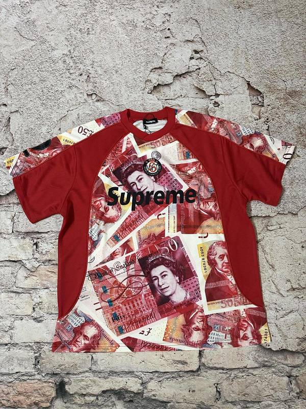 SUPREME (16)