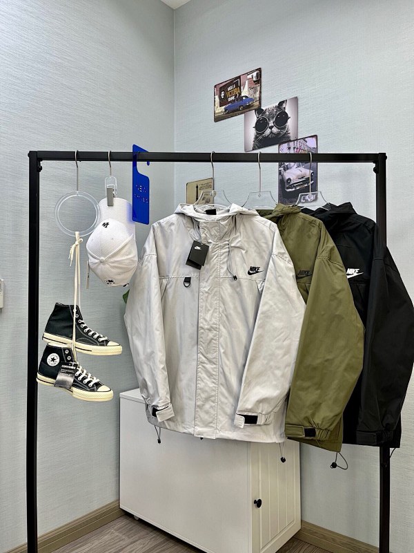 NIKE SNEAKERS (39)
