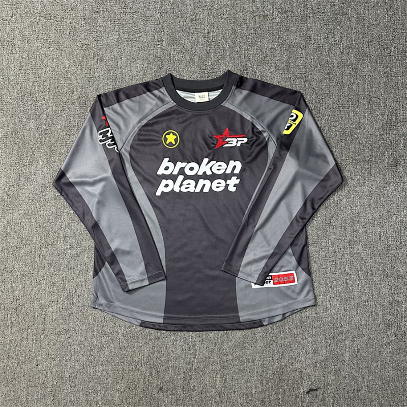BROKEN PLANET (290)