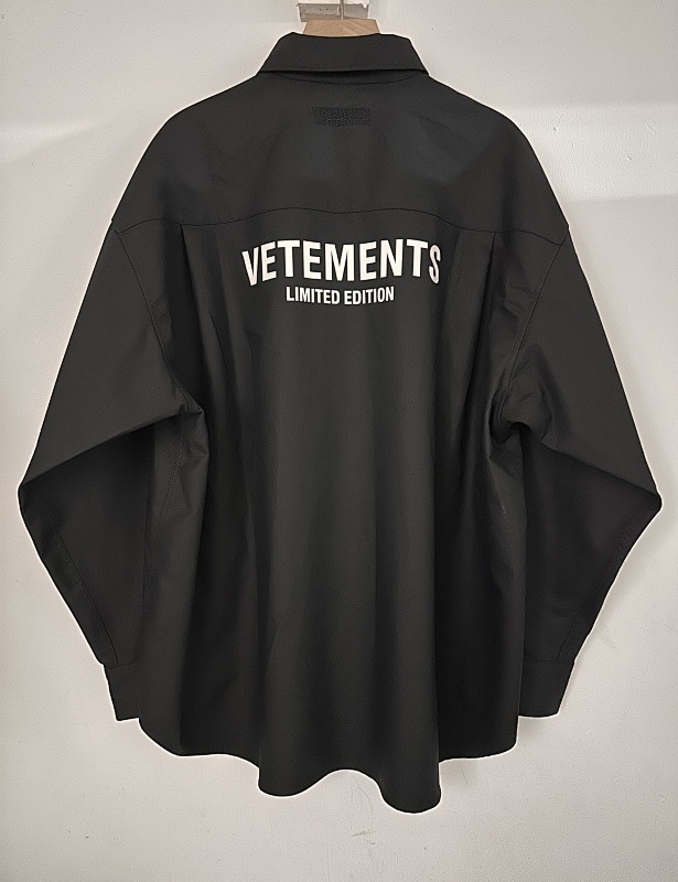 VETEMENTS (126)