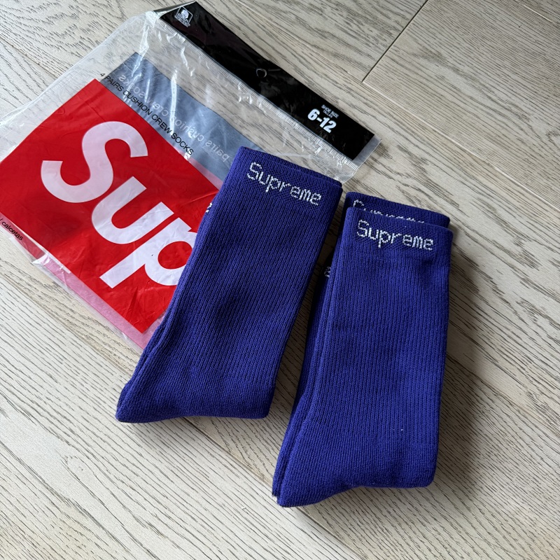 SUPREME SOCKS (3)