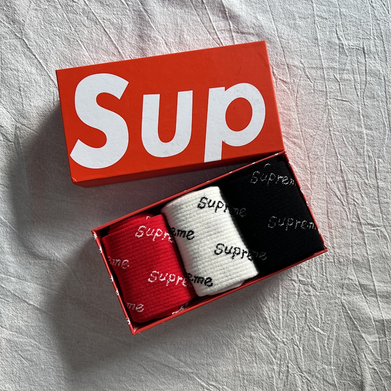 SUPREME SOCKS (36)