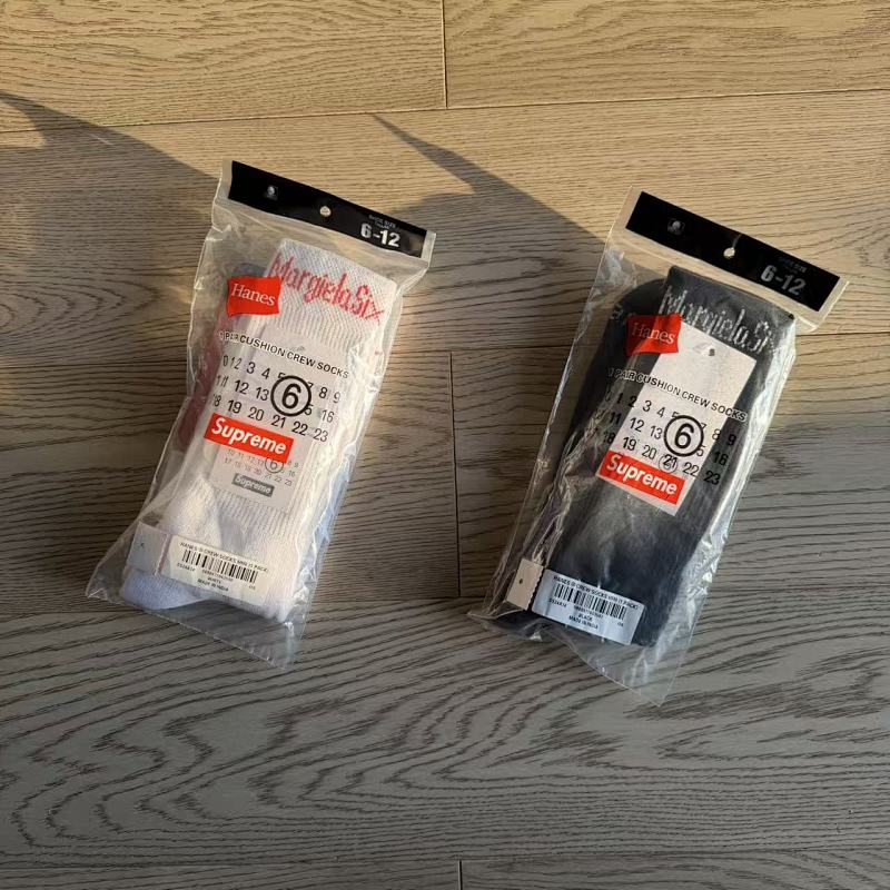 SUPREME SOCKS (9)