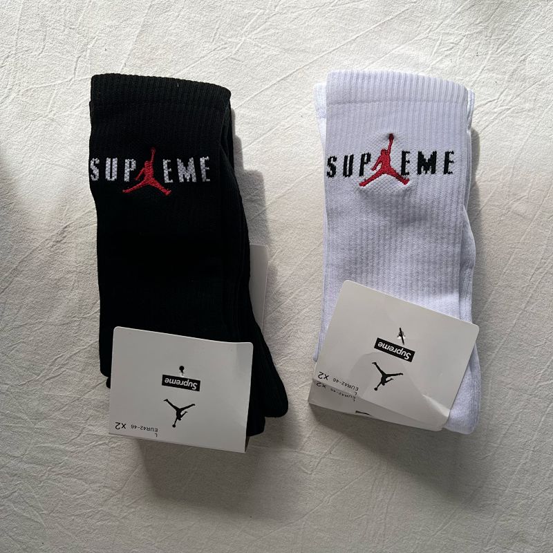 SUPREME SOCKS (25)