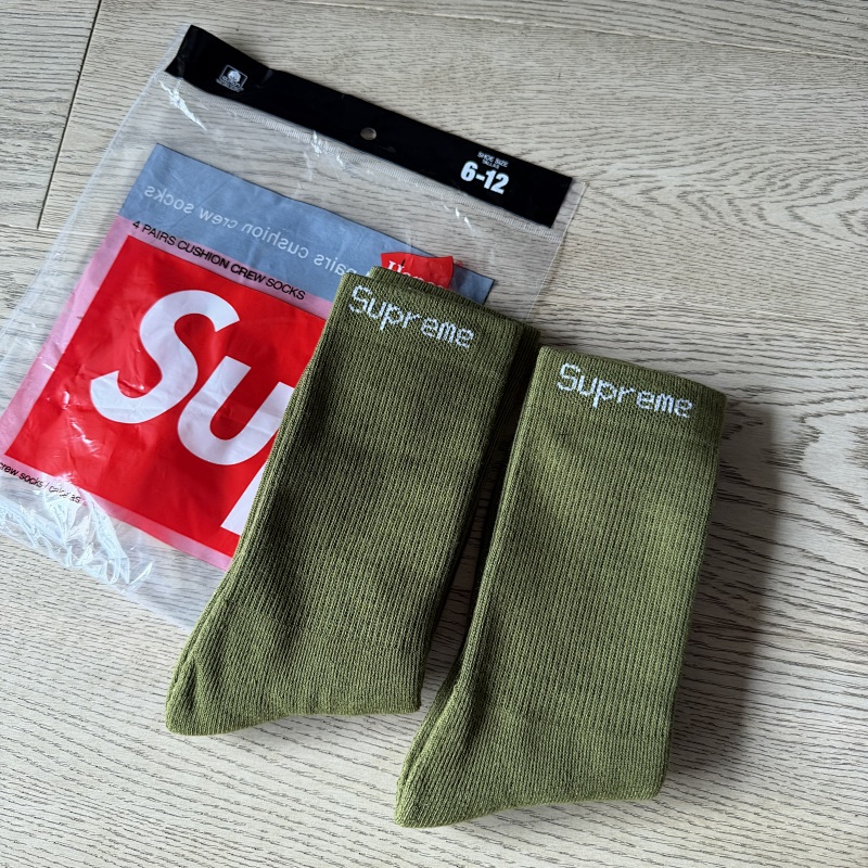 SUPREME SOCKS (2)