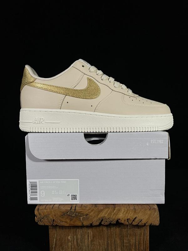 NIKE AIR FORCE 1 (197)