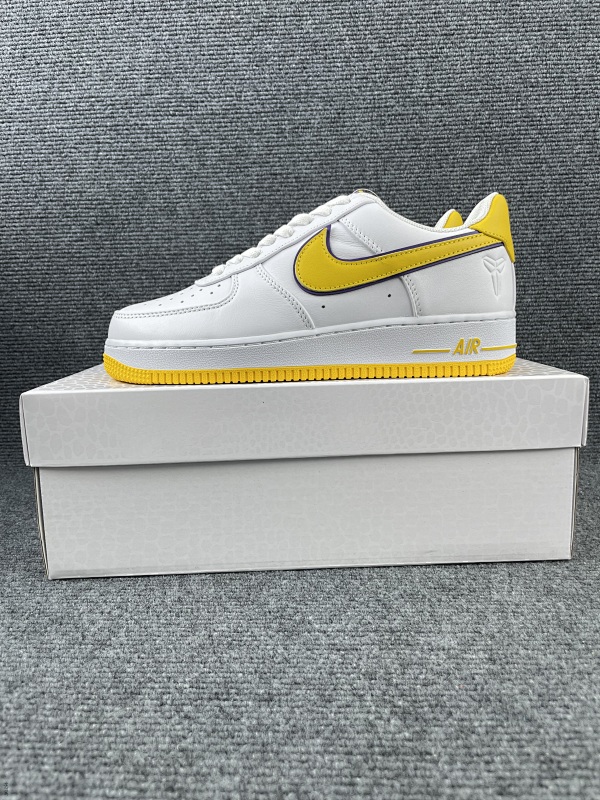 NIKE AIR FORCE 1 (581)