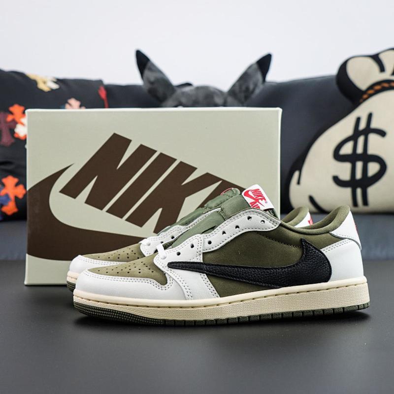 NIKE JORDAN 1 (580)