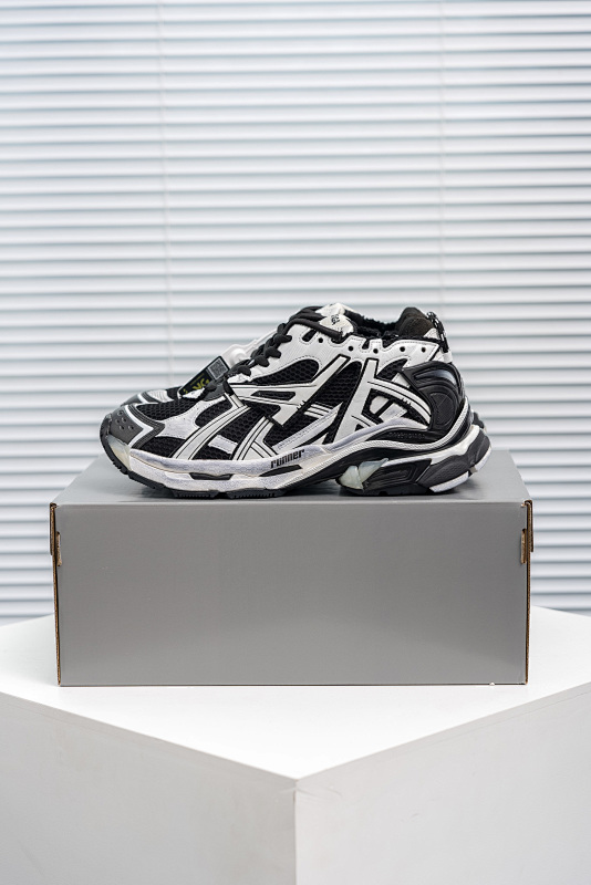 BALENCIAGA RUNNER (15)