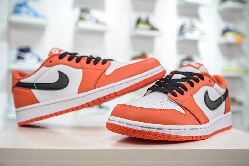 NIKE JORDAN 1 (306)