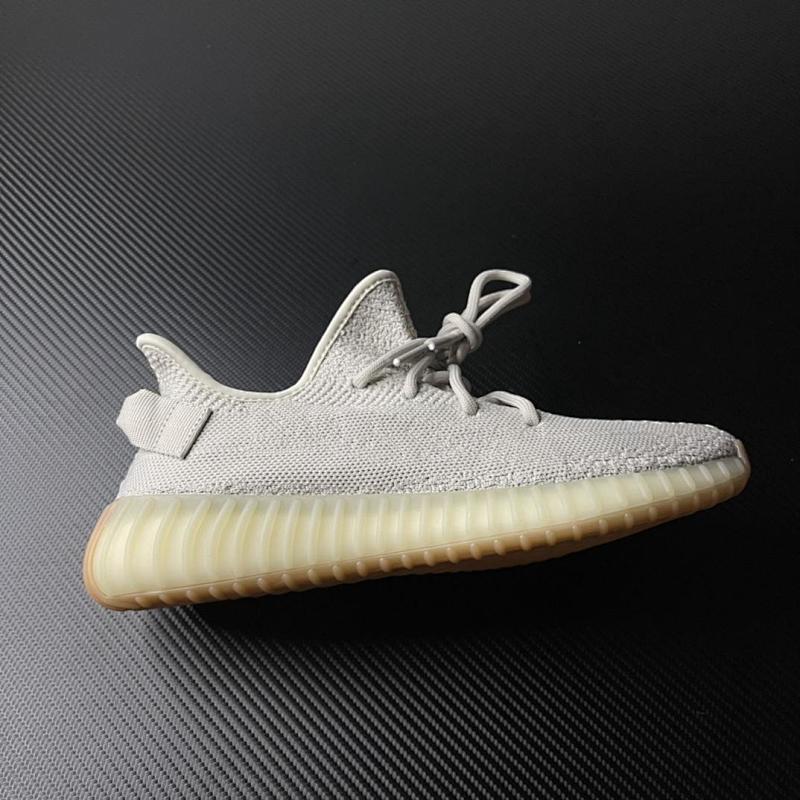 YEEZY 350 (84)