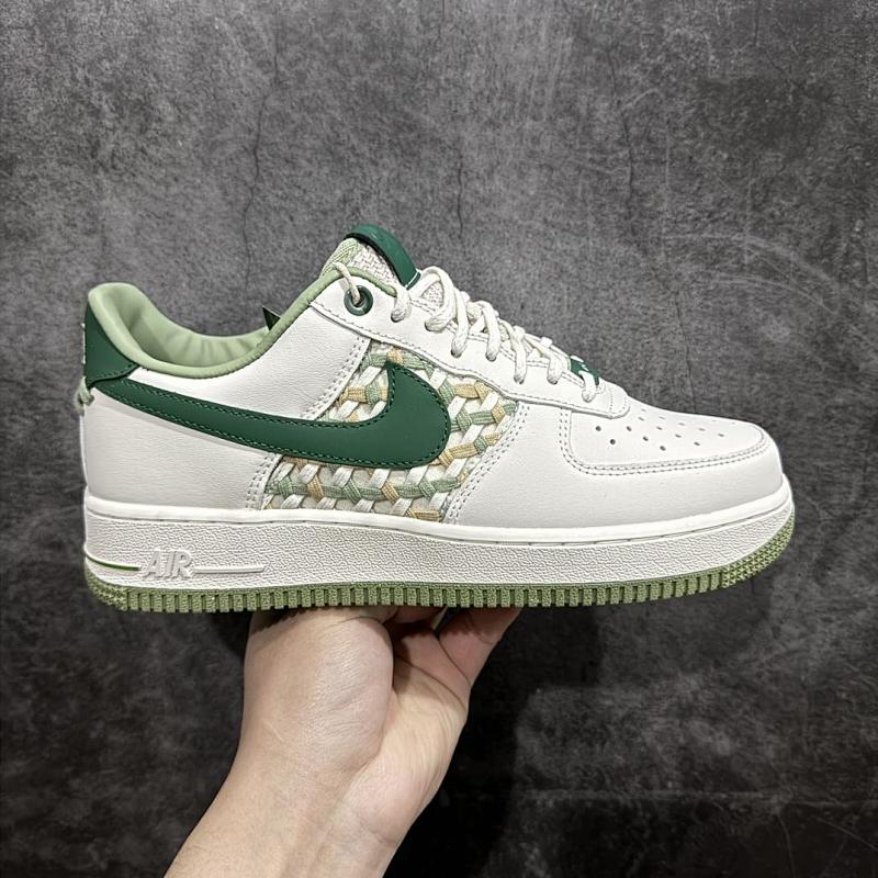 NIKE AIR FORCE 1 (105)