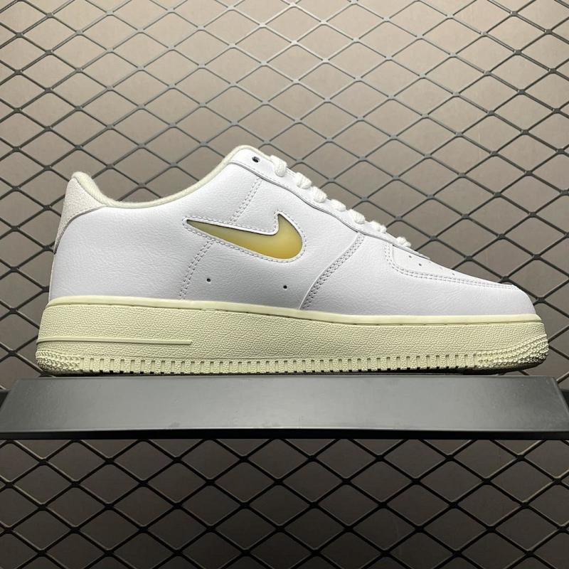 NIKE AIR FORCE 1 (217)
