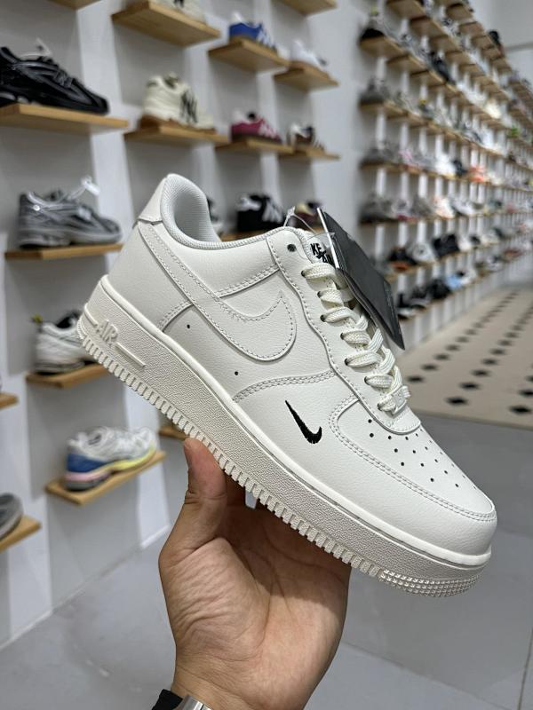 NIKE AIR FORCE 1 (48)