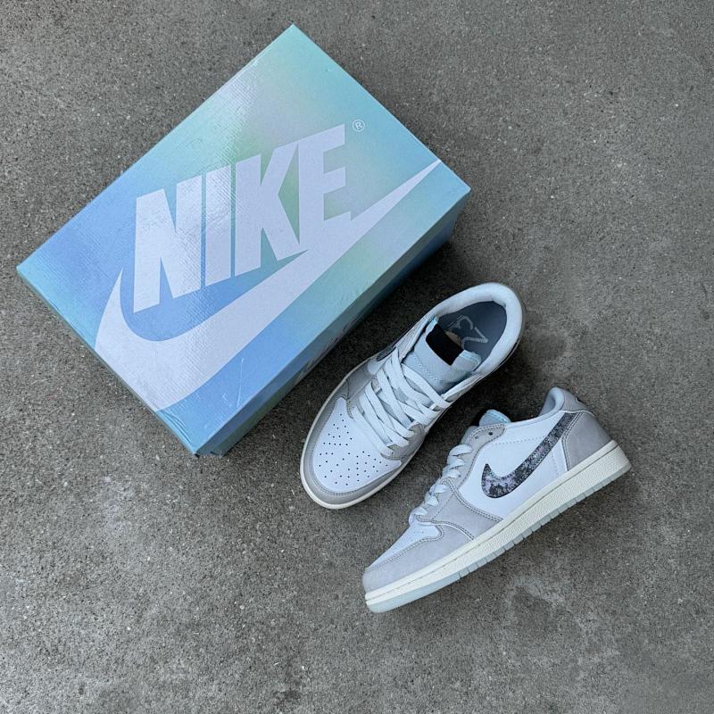 NIKE JORDAN 1 (104)