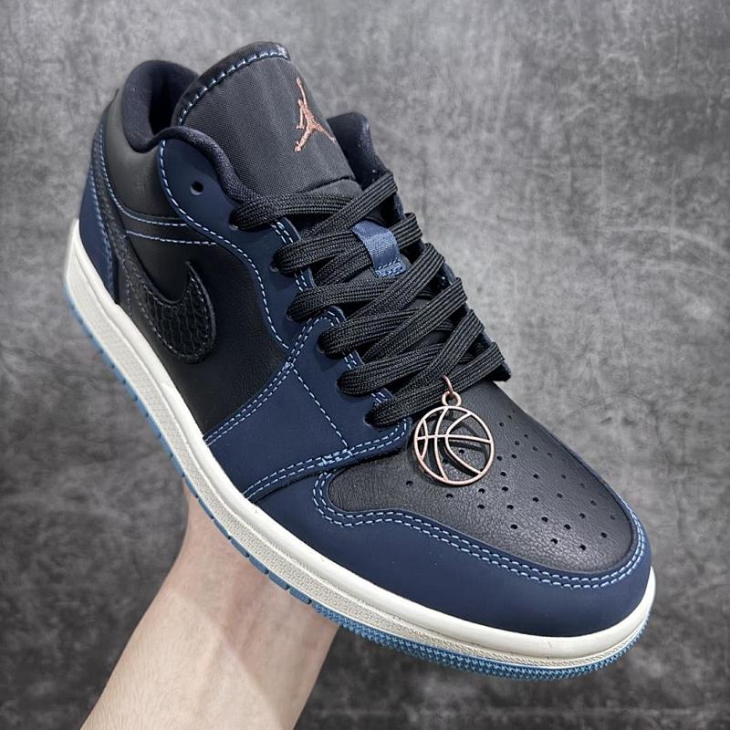 NIKE JORDAN 1 (512)