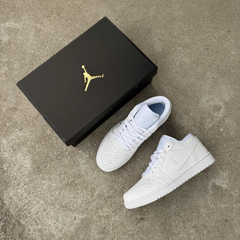 NIKE JORDAN 1 (201)
