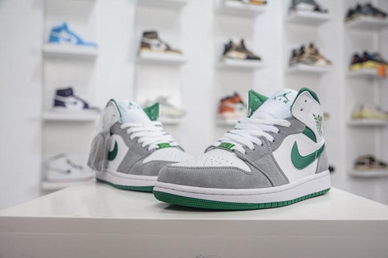 NIKE JORDAN 1 (377)