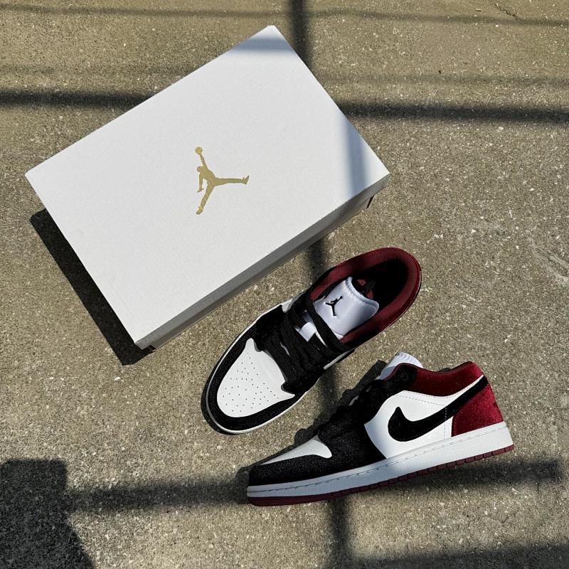 NIKE JORDAN 1 (107)