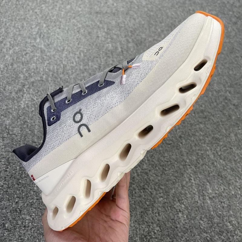 ON CLOUD SHOES (64)