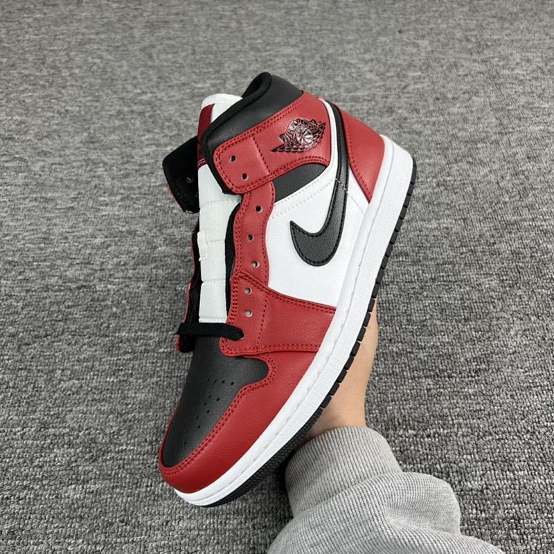 NIKE JORDAN 1 (424)