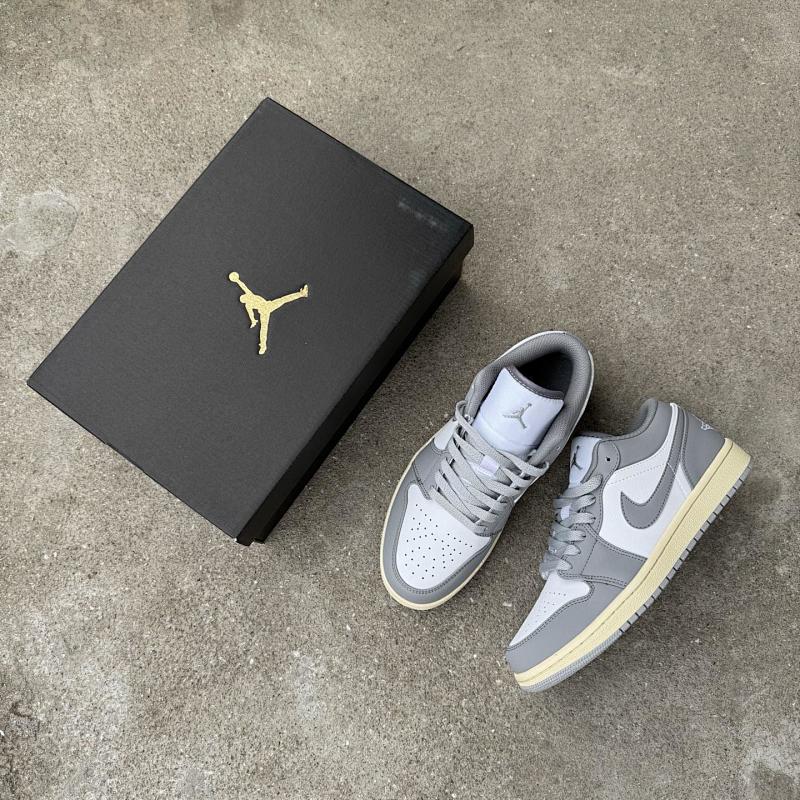 NIKE JORDAN 1 (215)