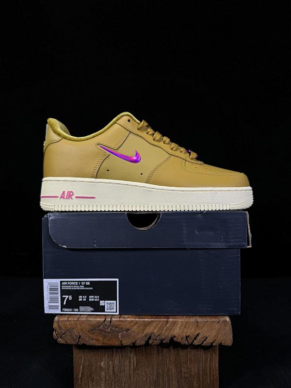 NIKE AIR FORCE 1 (140)