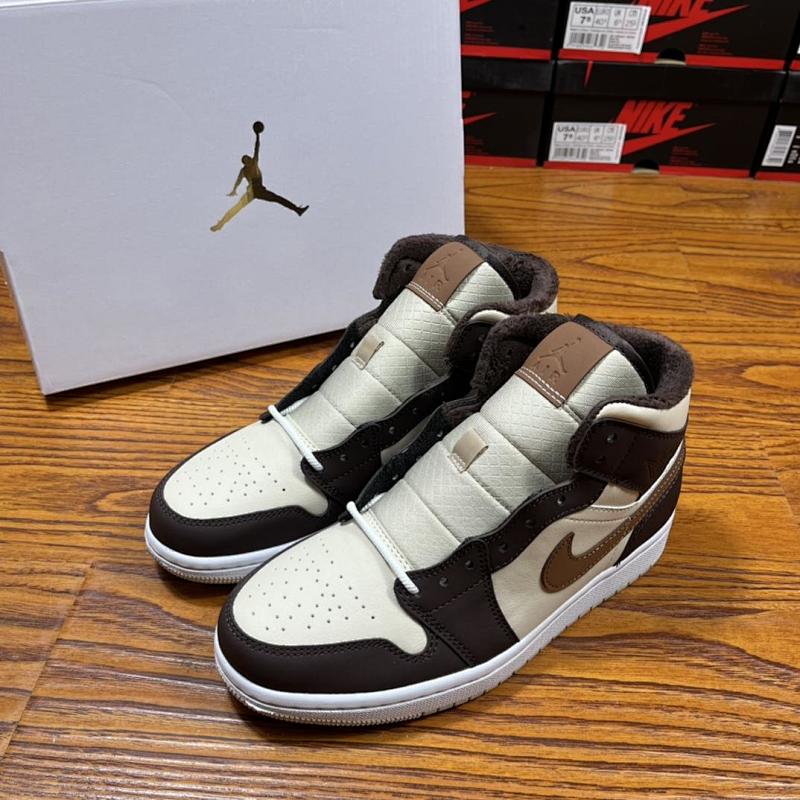 NIKE JORDAN 1 (392)