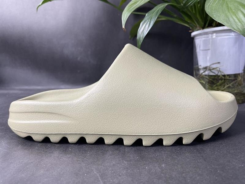 YEEZY SLIDE (8)