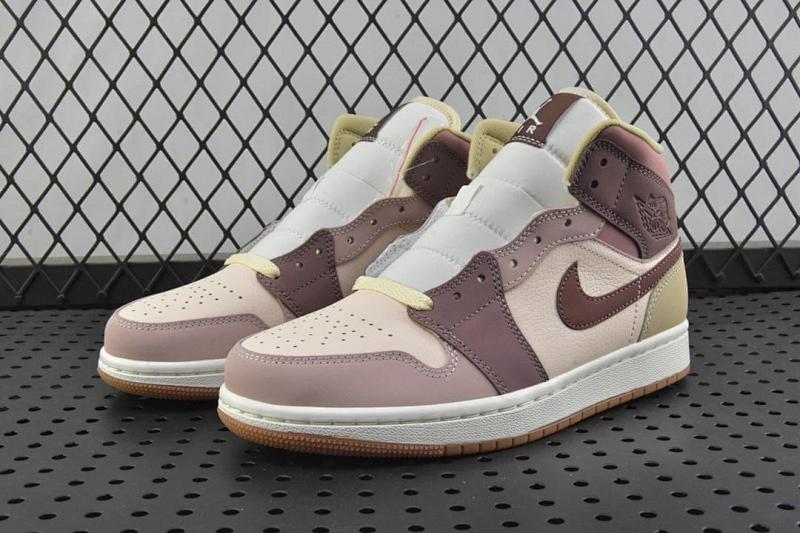 NIKE JORDAN 1 (335)