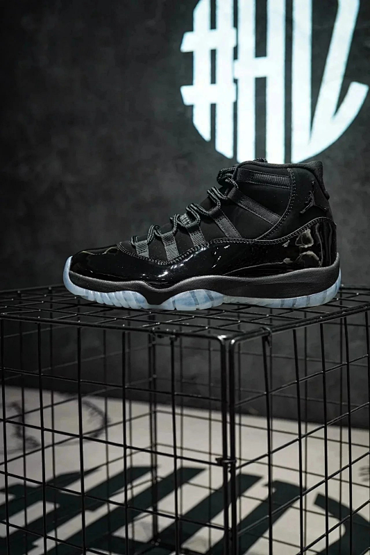 NIKE JORDAN 11 (11)