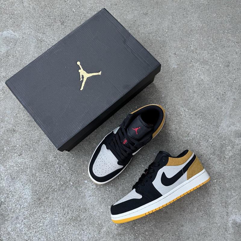 NIKE JORDAN 1 (203)