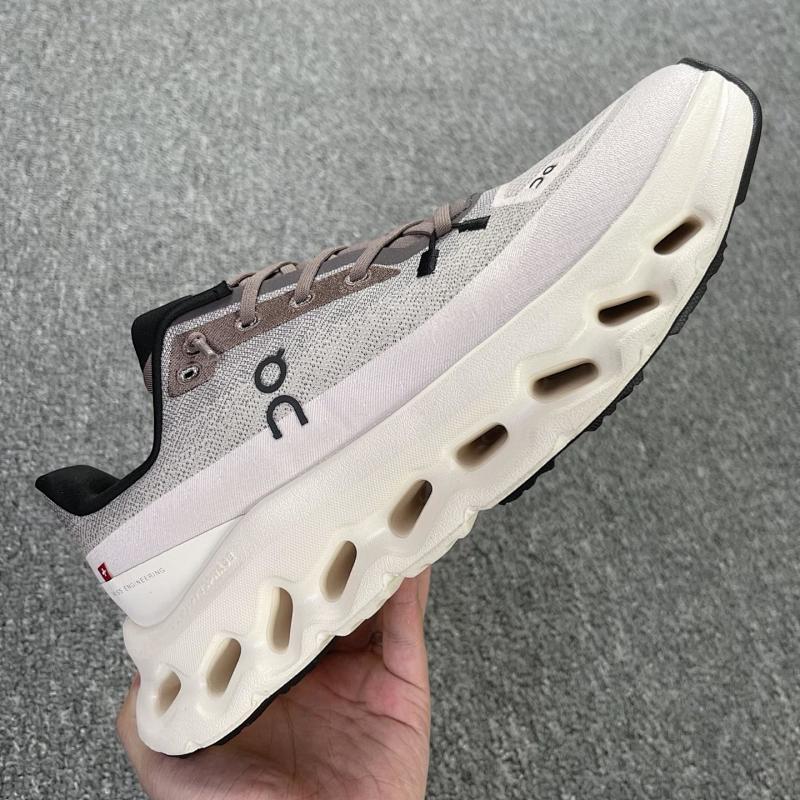 ON CLOUD SHOES (63)