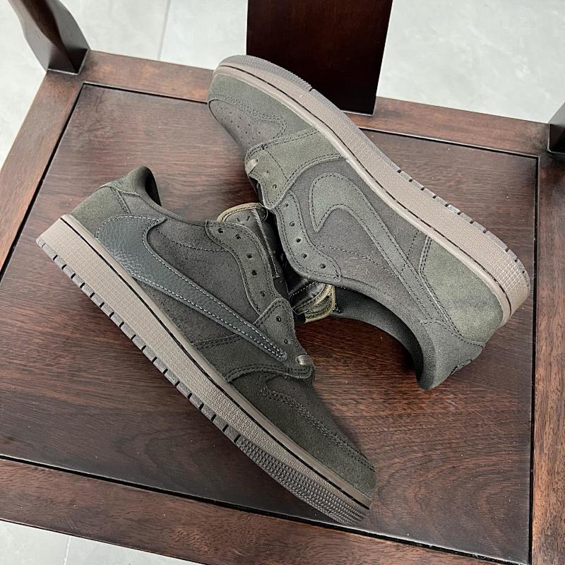 NIKE JORDAN 1 (256)