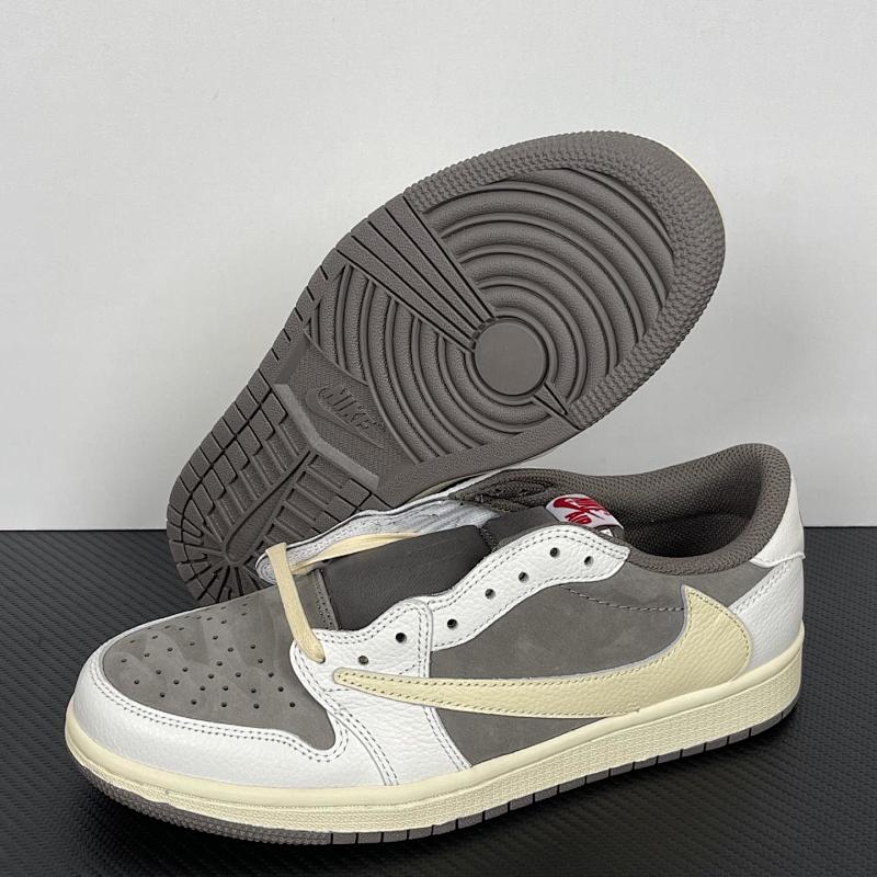 NIKE JORDAN 1 (243)