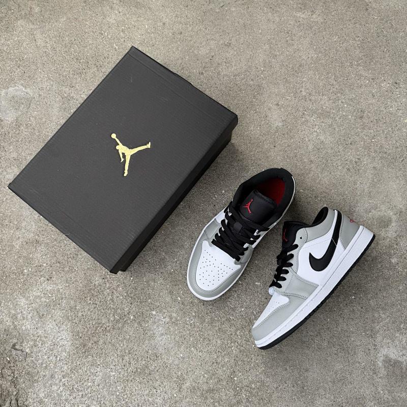 NIKE JORDAN 1 (220)