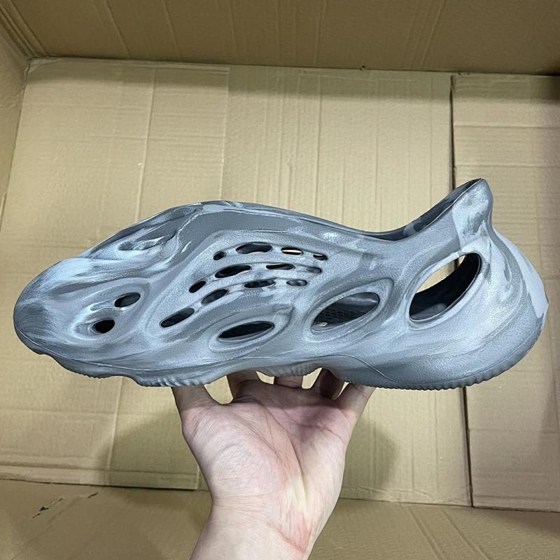 YEEZY FOAM RUNNER (2)