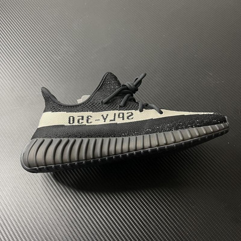 YEEZY 350 (65)