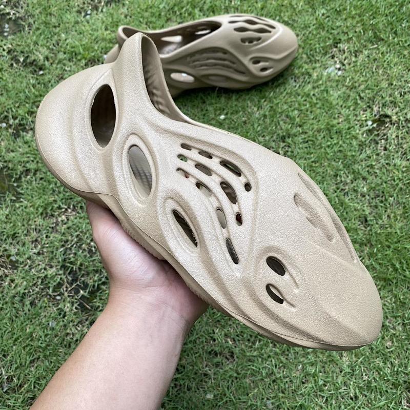 YEEZY FOAM RUNNER (14)