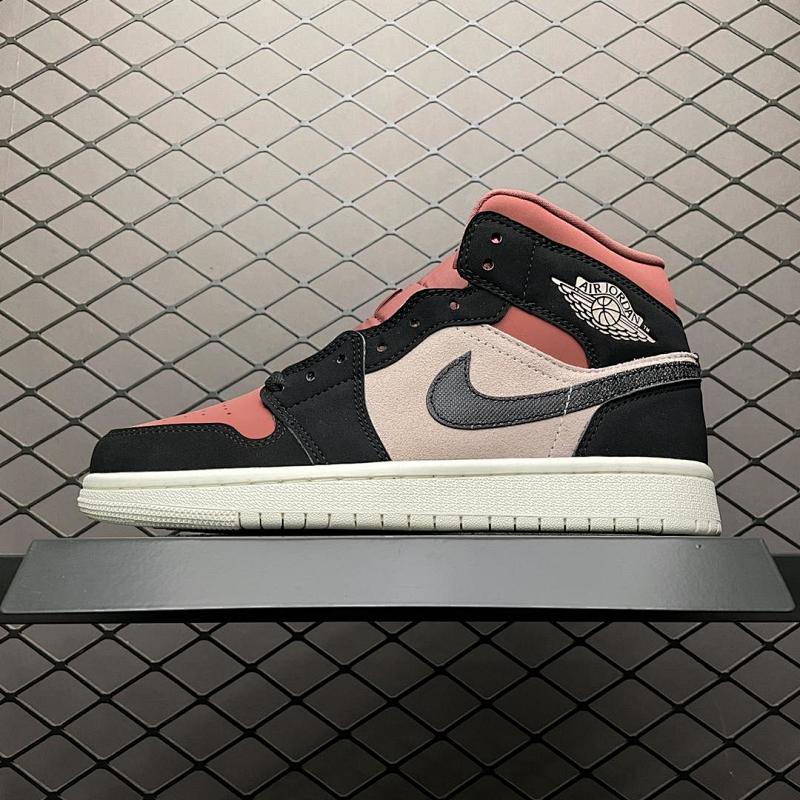 NIKE JORDAN 1 (348)