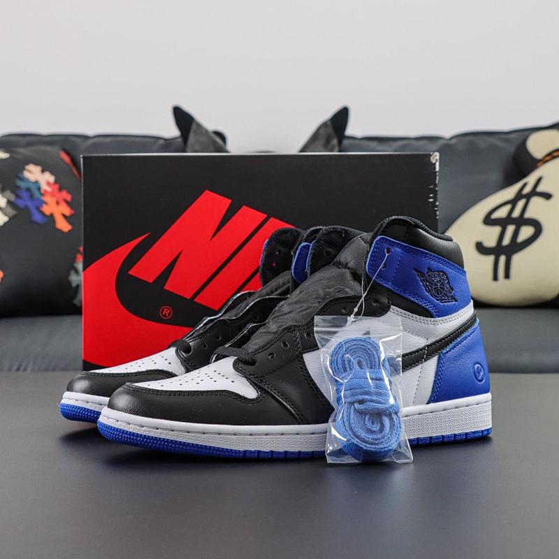 NIKE JORDAN 1 (585)