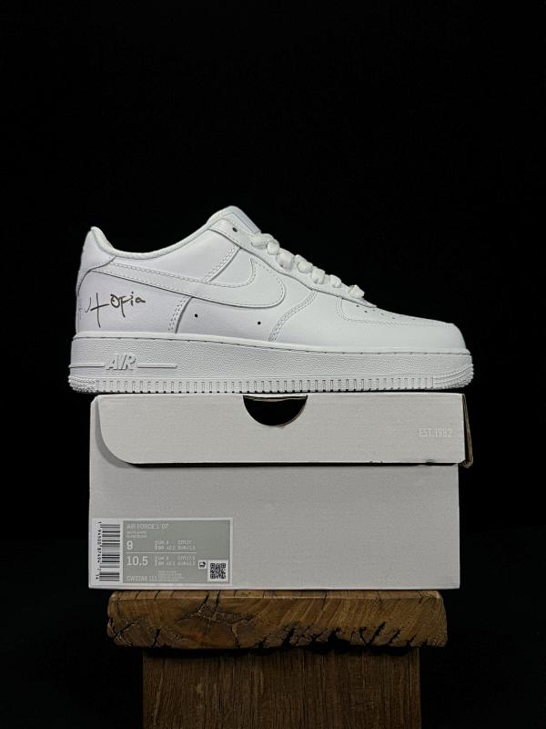 NIKE AIR FORCE 1 (235)