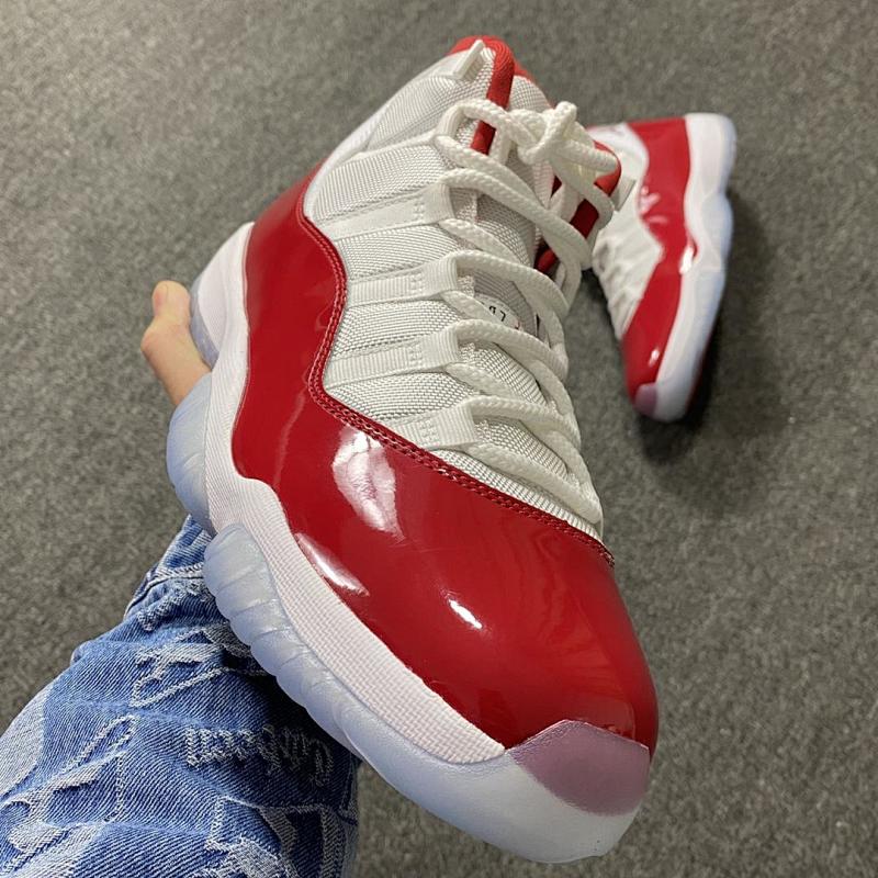 NIKE JORDAN 11 (15)