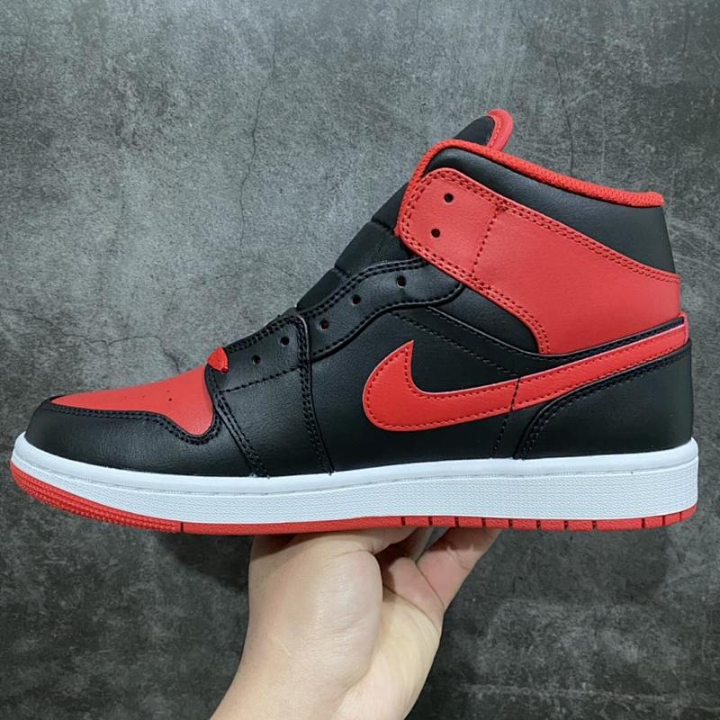NIKE JORDAN 1 (328)