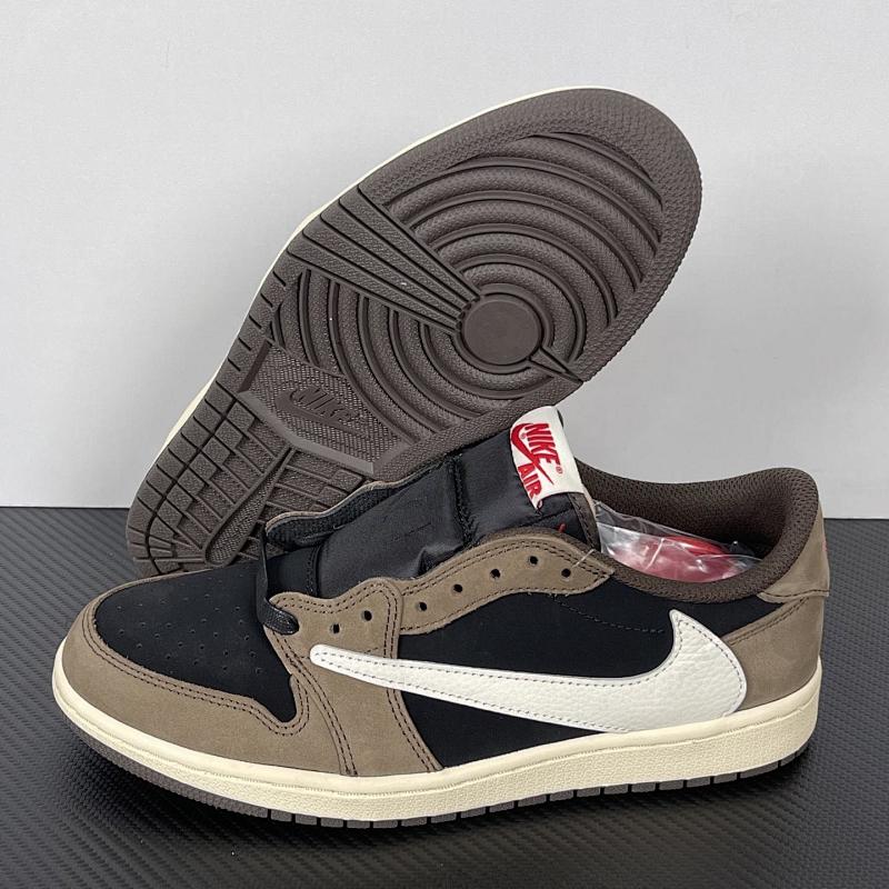 NIKE JORDAN 1 (250)