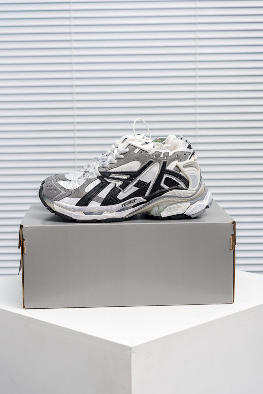 BALENCIAGA RUNNER (22)