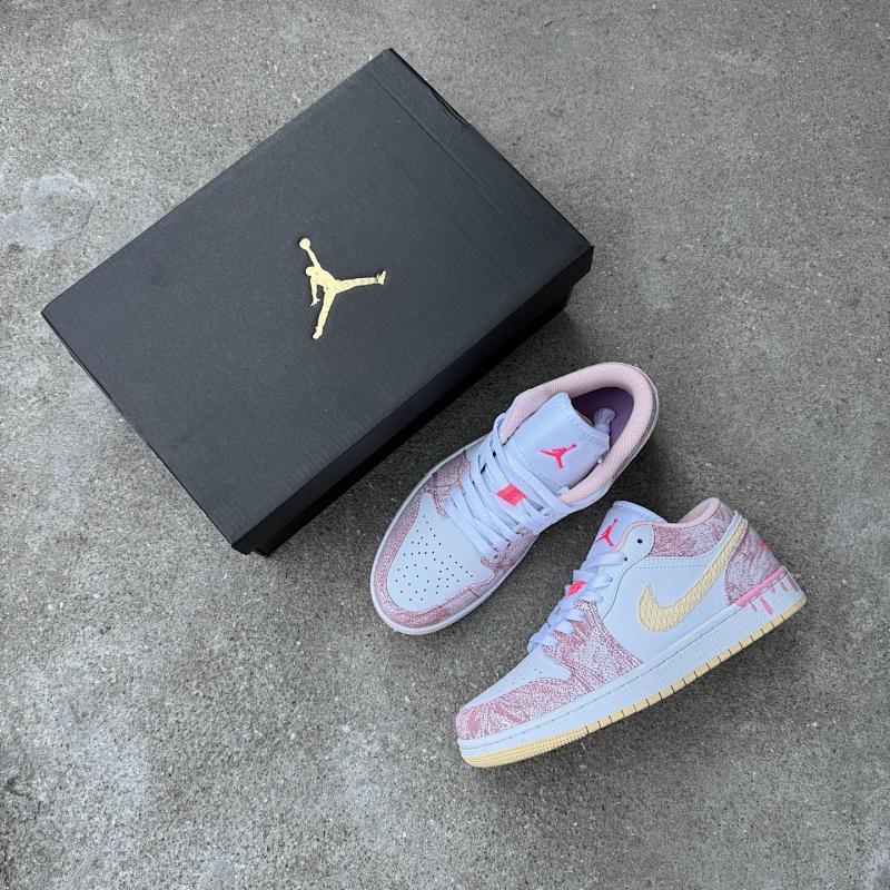 NIKE JORDAN 1 (165)