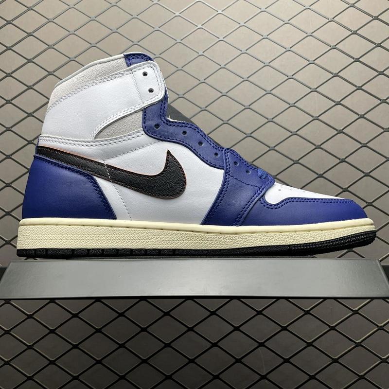 NIKE JORDAN 1 (261)