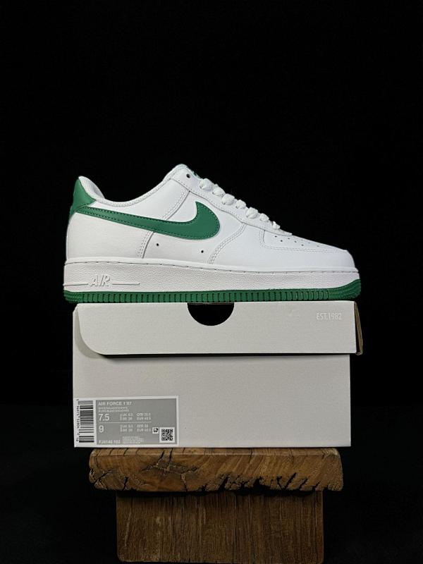 NIKE AIR FORCE 1 (116)