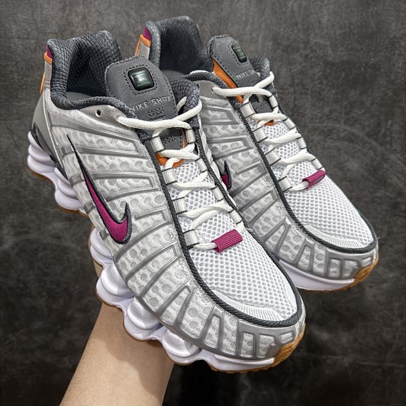 NIKE SHOX